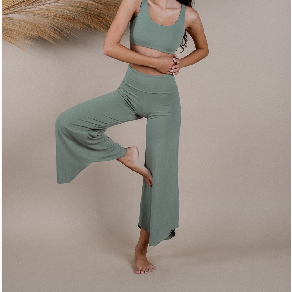 Indigo luna Layla flares sage